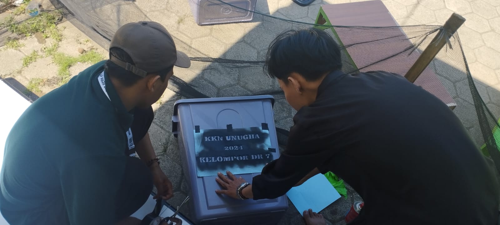 Pembuatan Meja Mengaji dan Pengecetan