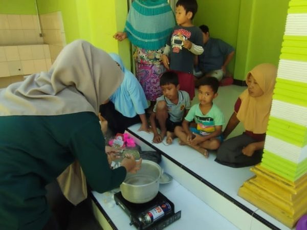 Pelatihan Pembuatan Risol Mayo dan Cireng Isi